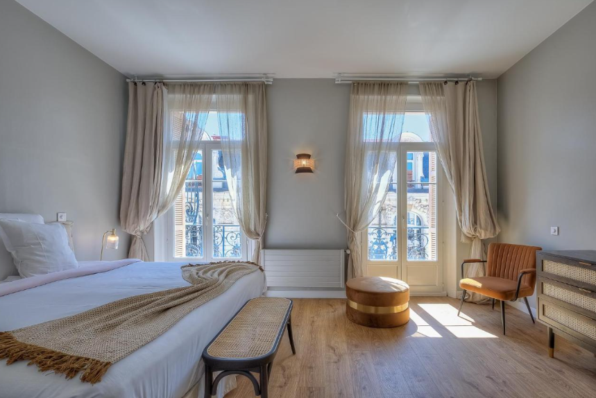 La Maison Lamartine vous accueille dans un cadre chaleureux et élégant, au cœur de Nice.