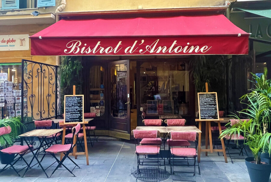Le Bistrot d’Antoine restaurant in the Old Town of Nice warm bistro atmosphere